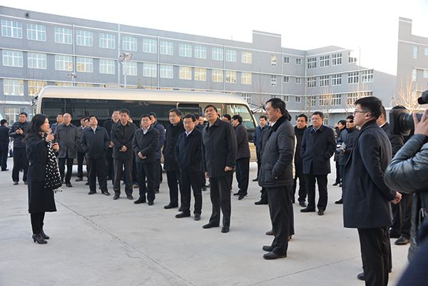 安陽市委書記李公樂，市長王新偉等市四大班子領(lǐng)導(dǎo)蒞臨金秋照明考察觀摩